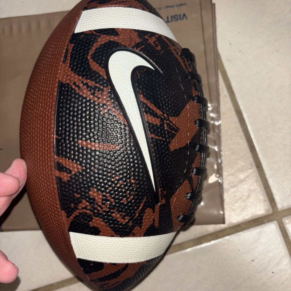 Nike Spin Youth Football Junior High 12-14 NFI0522508!! Brand New!!